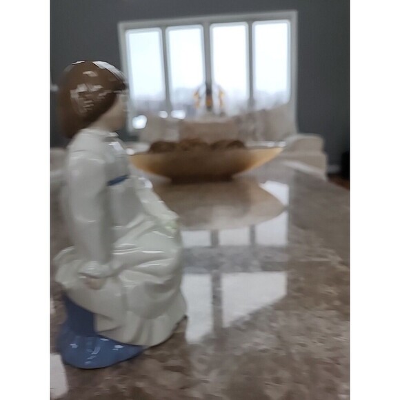 Enrique Nadal Porcelein Figurine, Girl Sitting Rose, The Last Firing, Signed... - Picture 4 of 5